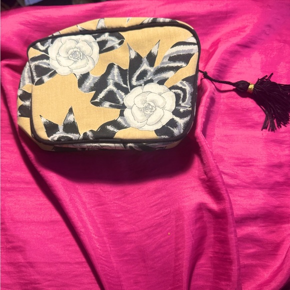 Chanel Vintage Makeup Bag - Picture 5 of 5